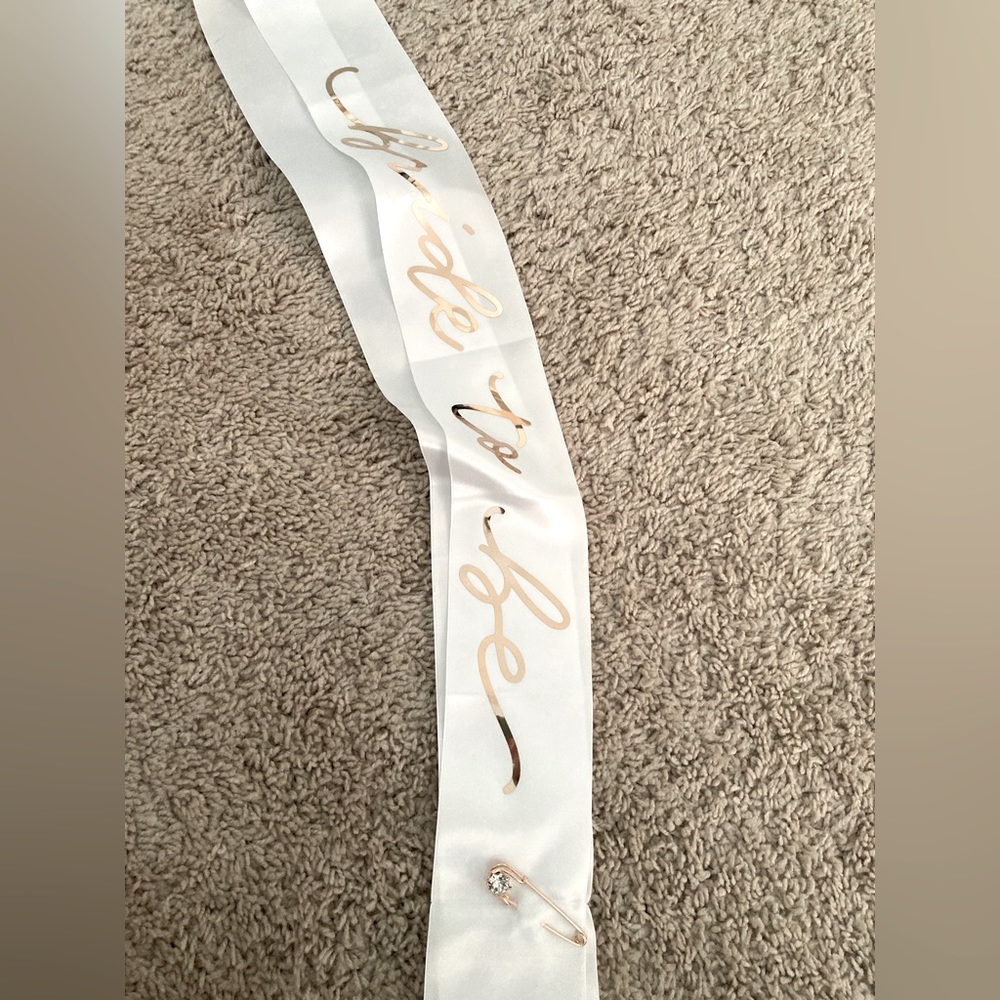 “Bride to be” sash and sparkle clip